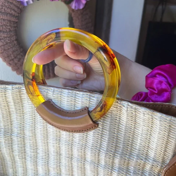 HOBO Sheila Bucket - Natural Straw bucket bag. - Picture 11 of 17